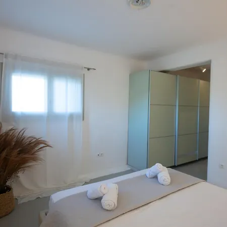 Ultramare 2 Door Sea View With Pool Villa